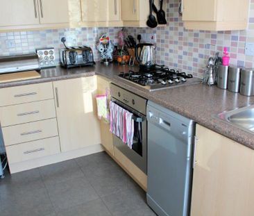 2 bedroom semi-detached house to rent - Photo 5