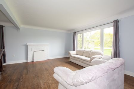 **ALL INCLUSIVE** STUDENTS ROOM FOR RENT ON GLENDALE!! - Photo 3