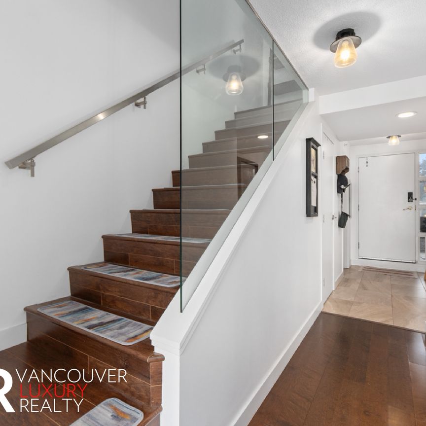 Penthouse in Downtown Vancouver, British Columbia - Photo 1