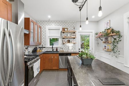 For Lease - 191 Burris Street, Hamilton, Ontario - Photo 4