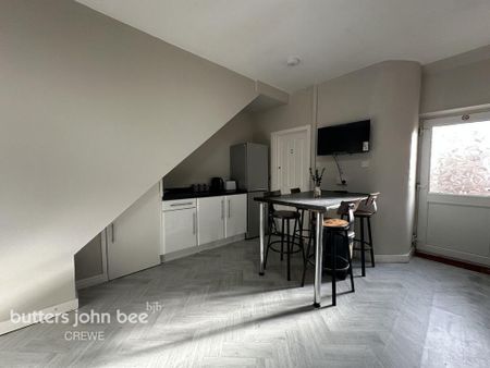 1 bedroom in a house share to rent - Photo 4