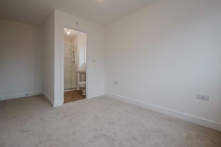 3 bedroom semi-detached house to rent - Photo 2
