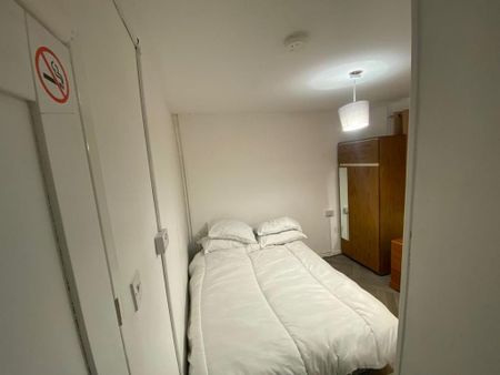 4 bedroom flat share to rent - Photo 3