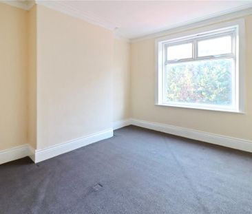 3 bedroom flat to rent - Photo 4