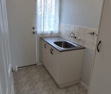 2/14 View St, St Albans, VIC 3021 - Photo 5