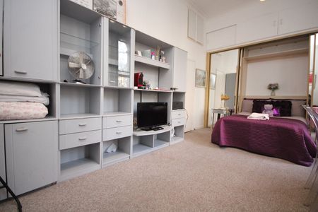Studio Flat, Kensington Gardens Square, W2 - Photo 3