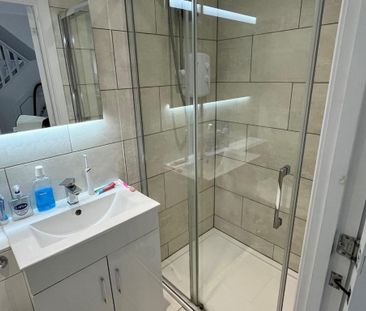 1 bedroom in a house share to rent - Photo 6