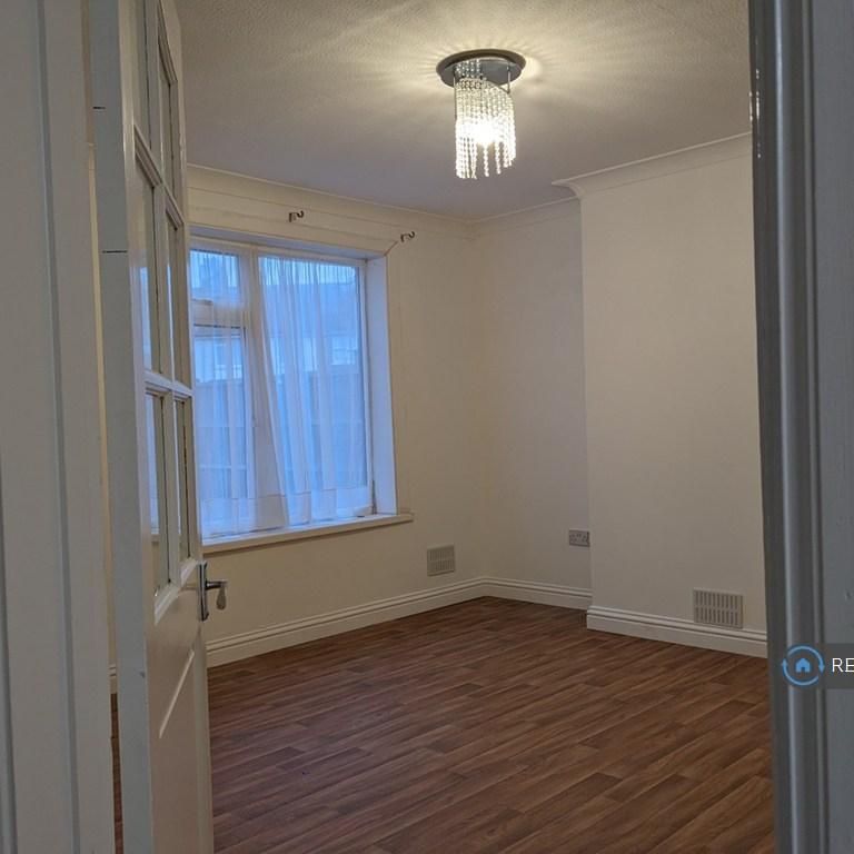 3 bedroom end of terrace house to rent - Photo 1