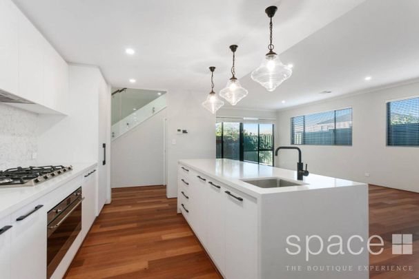 FAMILY ABODE IN MOUNT CLAREMONT - Photo 1