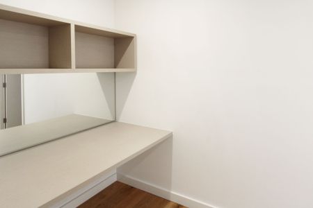 Spacious 1 Bedroom with Generous Sized Bedroom and Extra Large Parking! - Photo 2