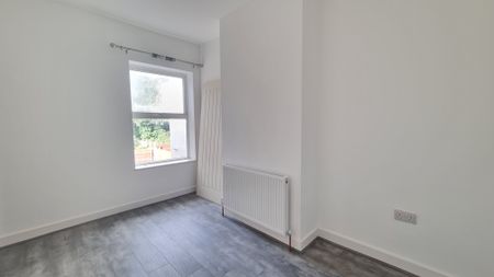 3 bedroom end of terrace house to rent - Photo 2