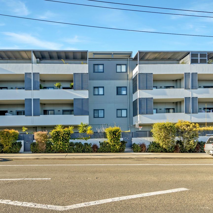 THIRD FLOOR APARTMENT IN CENTRAL LOCATION - Photo 1