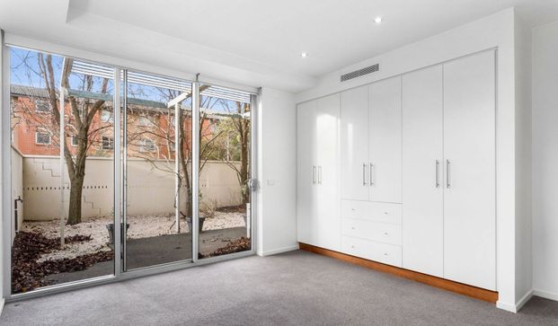 Ground floor living in the heart of the city - Photo 1