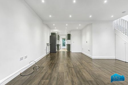 3 bedroom semi-detached house to rent - Photo 5