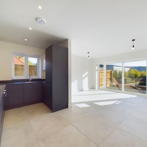 2 bed apartment to rent in Chapel Lane, High Wycombe, Buckinghamshire, HP12 4BS - Photo 2