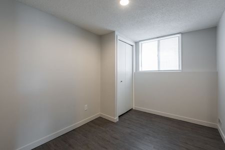 1910 29 St SW, Calgary - Photo 3