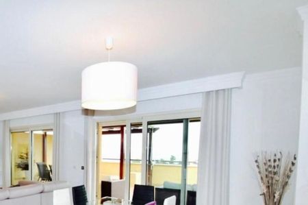 Luxury Apartment for rent in Marbella, Andalusia - Photo 5