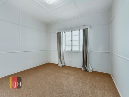 RENOVATED 3 BEDROOM COTTAGE IN FANTASTIC KEDRON LOCATION - Photo 2