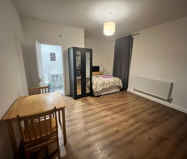 Studio Flat, Princess Avenue, N13 - Photo 1