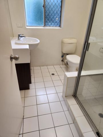 4/113 Sir Fred Schonell Drive, St Lucia, QLD 4067 - Photo 2