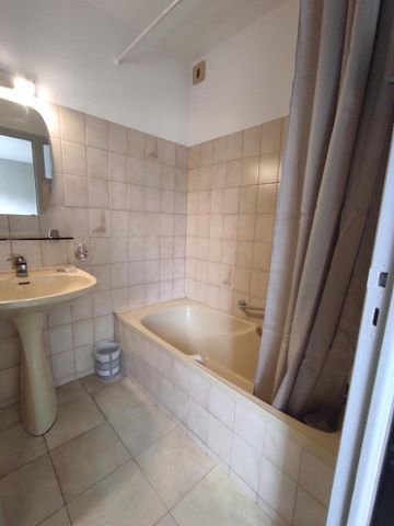 Location Appartement 2 pièces 31m² MILLAU 12100 - Photo 5