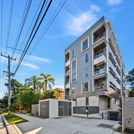 Fully Furnished Near-New One-Bedroom Apartment. - Photo 4