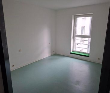 Helle und geräumige 3- Zimmerwohnung mit Loggia und Stellplatz, Zen... - Photo 1