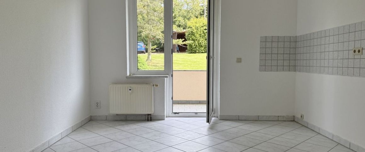 2-Raum • ruhige Lage • Chemnitz • mit Balkon • viel Grün • Laminat • Tageslichtbad • Anmieten! - Photo 1