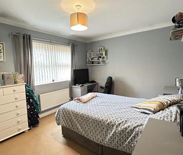 3 bedroom flat to rent - Photo 4