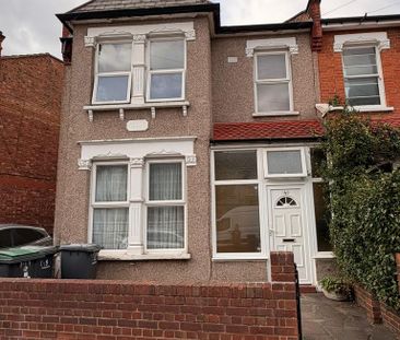 5 bedroom semi-detached house to rent - Photo 4