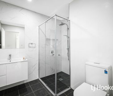 Brand New 3 Bedroom Home - Available Now! - Photo 1