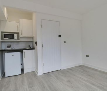 Studio to rent - Photo 5