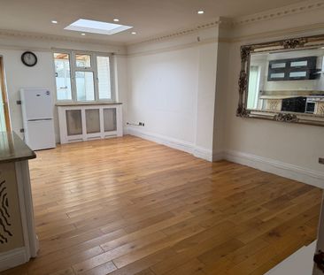 4 Bed Semi-Detached House, Woodfield Avenue, HA0 - Photo 6