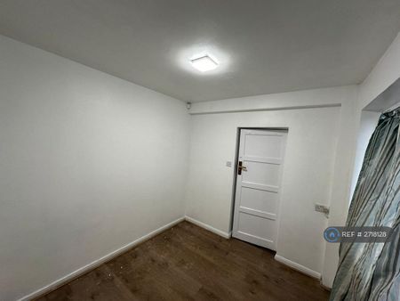 5 bedroom semi-detached house to rent - Photo 3