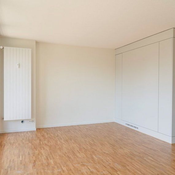 MIETEN OHNE KAUTION - Neu sanierte und zentral gelegene Attika-Wohnung - Photo 1