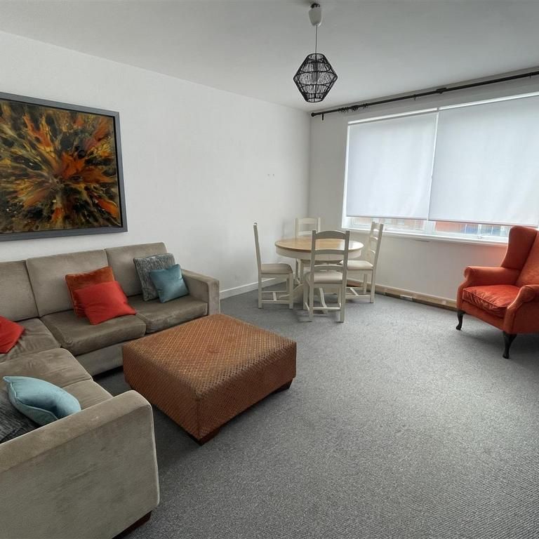2 bedroom flat to rent - Photo 1