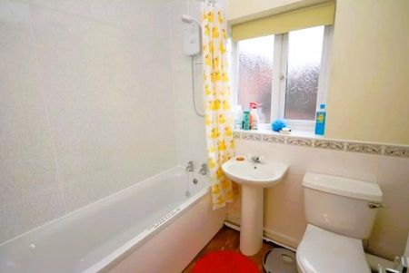 6 bedroom detached house to rent - Photo 4