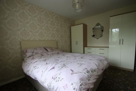 3 bedroom end of terrace house to rent - Photo 3