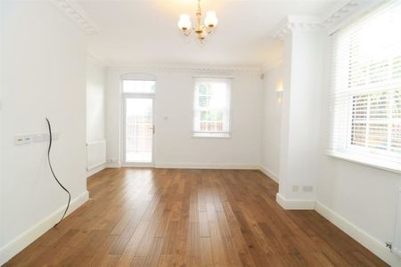 Frythe Close, Kenilworth-Near Kenilworth School Catchment. - - Photo 3