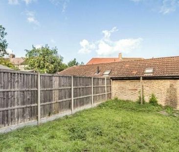 2 Bedroom Mid Terrace House to let in Bromley - Photo 5