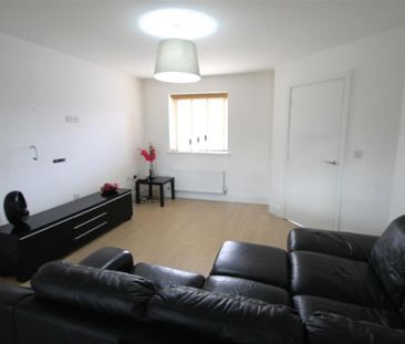3 bedroom end of terrace house to rent - Photo 2