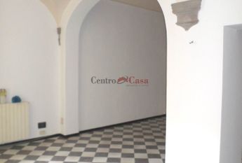 Appartamento non arredato, di ampia metratura, con 3 camere!