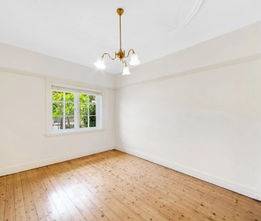 Spacious Character Home with Sweeping Harbour and City Views - Photo 2