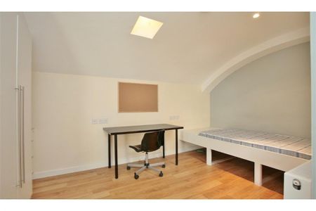 5 bedroom semi-detached house to rent - Photo 4