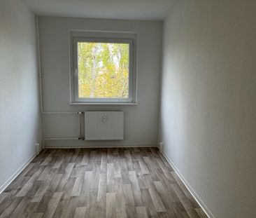 Sanierte 3 Raum-Wohnung mit Balkon und Badewanne - Photo 1