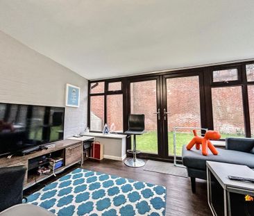 1 bedroom in a house share to rent - Photo 2