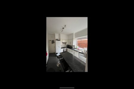 6 Bed Terraced House, Great Cheetham Street West, M7 - Photo 5