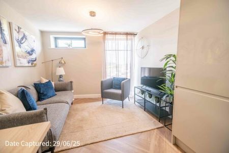 Flat 3, Crescent Court off Blossom Street - Photo 3