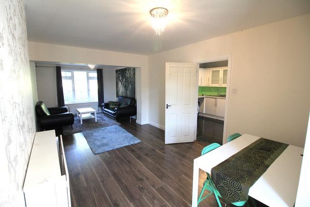 4 bedroom terraced house to rent - Photo 1