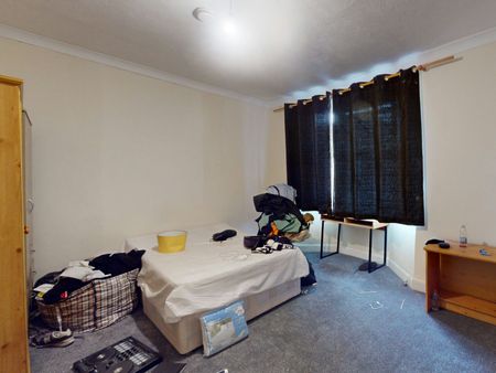 Semi-detached house to rent on - Photo 4